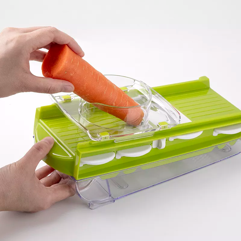 Kitchen grater and slicer
